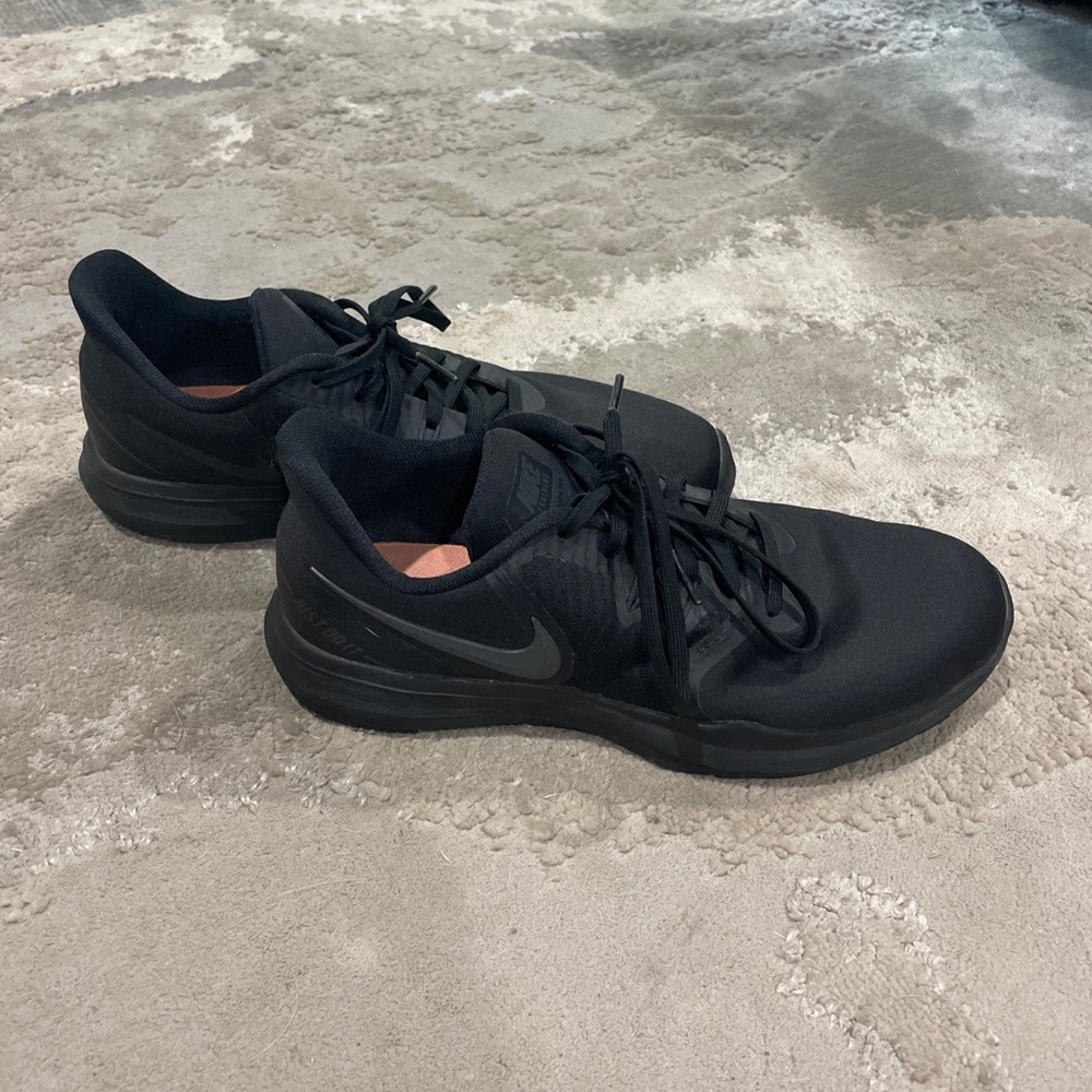 Black Nike Women’s Size 8 Sneakers